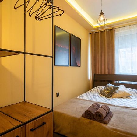 • Skopje Downtown ǀ 2 Bedrooms ǀ Parking • Exteriör bild